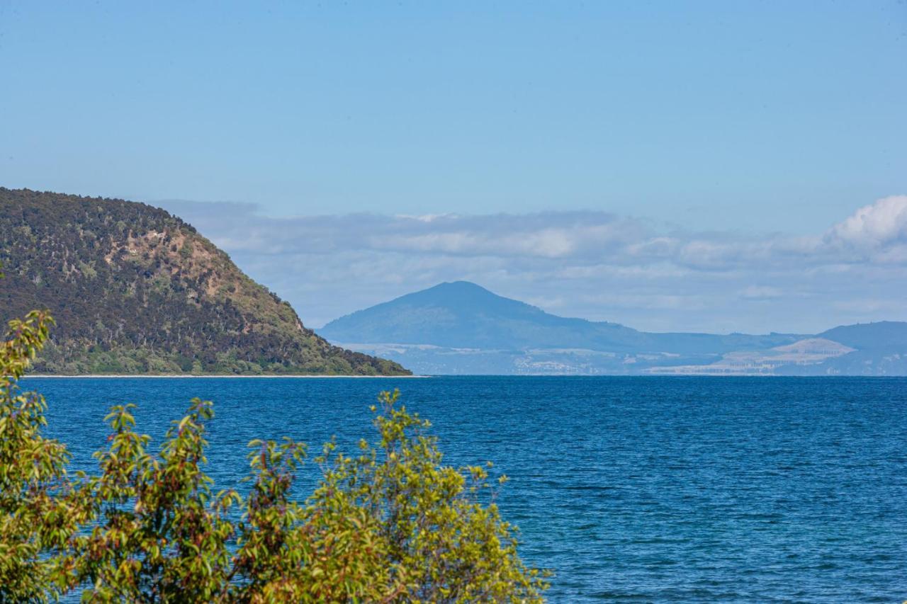 Lakefront Villa - Waitahanui Holiday Home מראה חיצוני תמונה