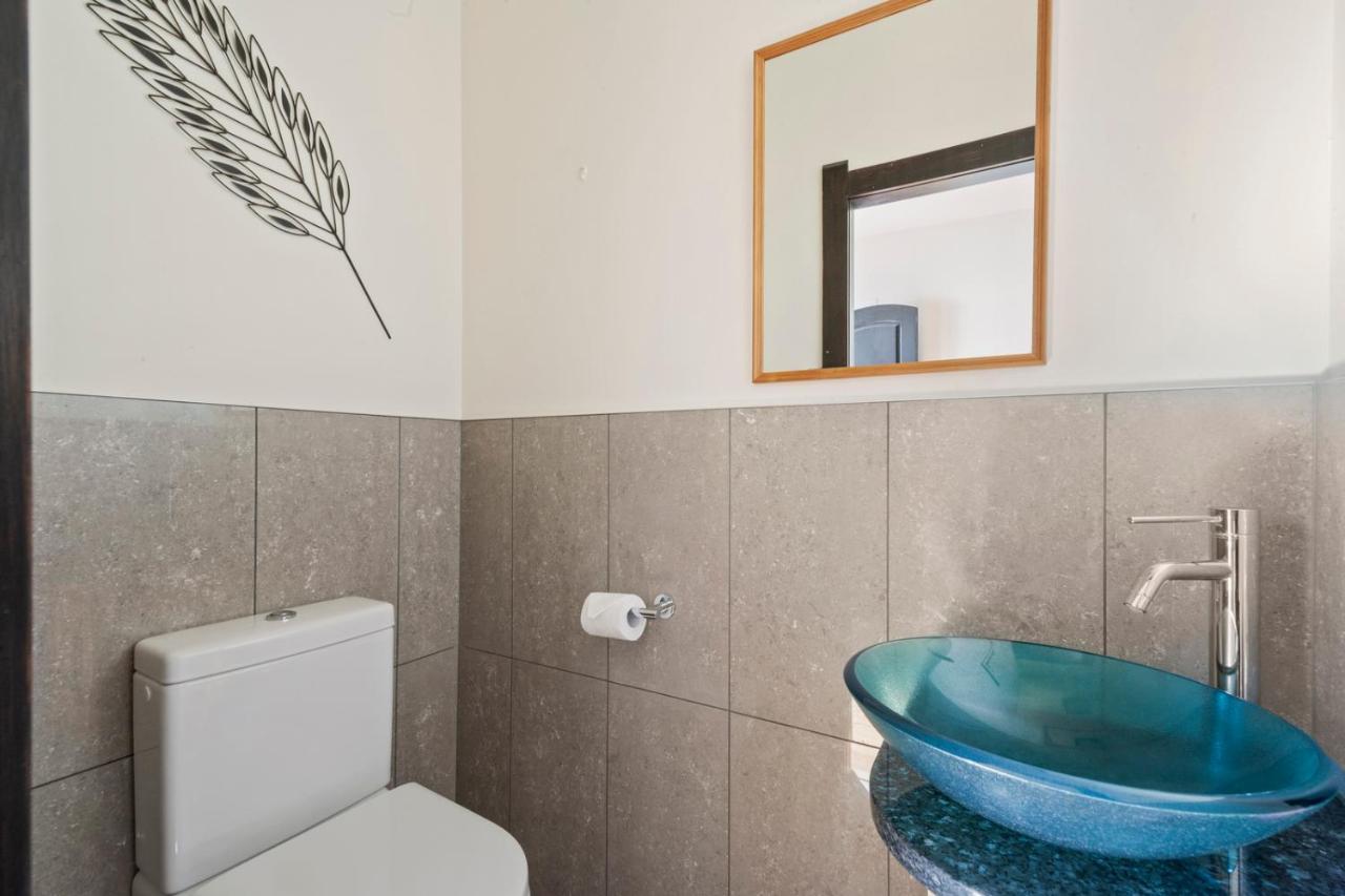 Lakefront Villa - Waitahanui Holiday Home מראה חיצוני תמונה