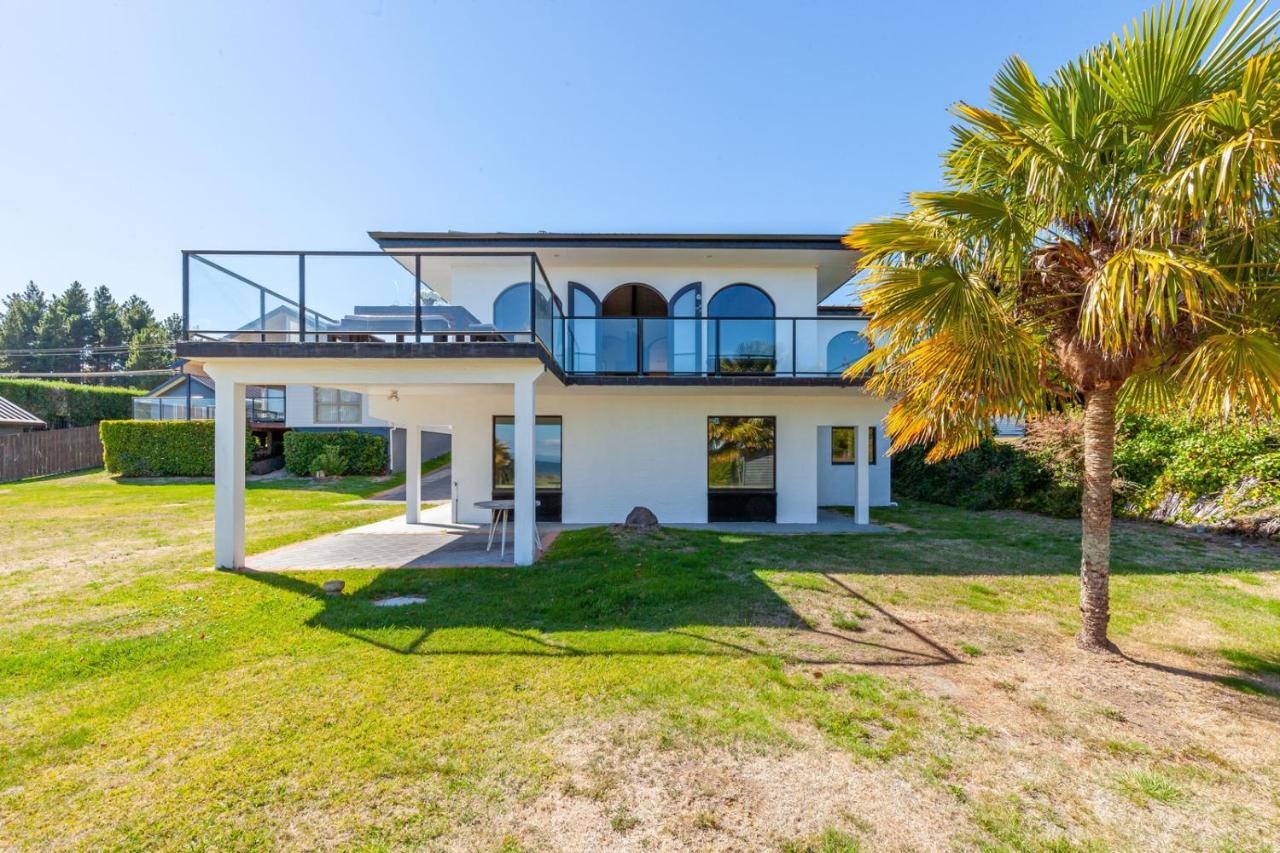Lakefront Villa - Waitahanui Holiday Home מראה חיצוני תמונה