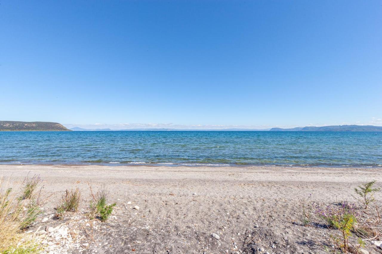 Lakefront Villa - Waitahanui Holiday Home מראה חיצוני תמונה