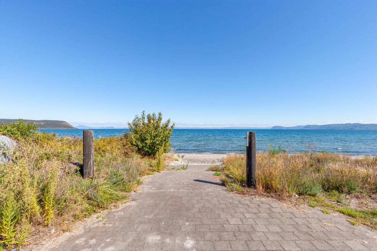 Lakefront Villa - Waitahanui Holiday Home מראה חיצוני תמונה