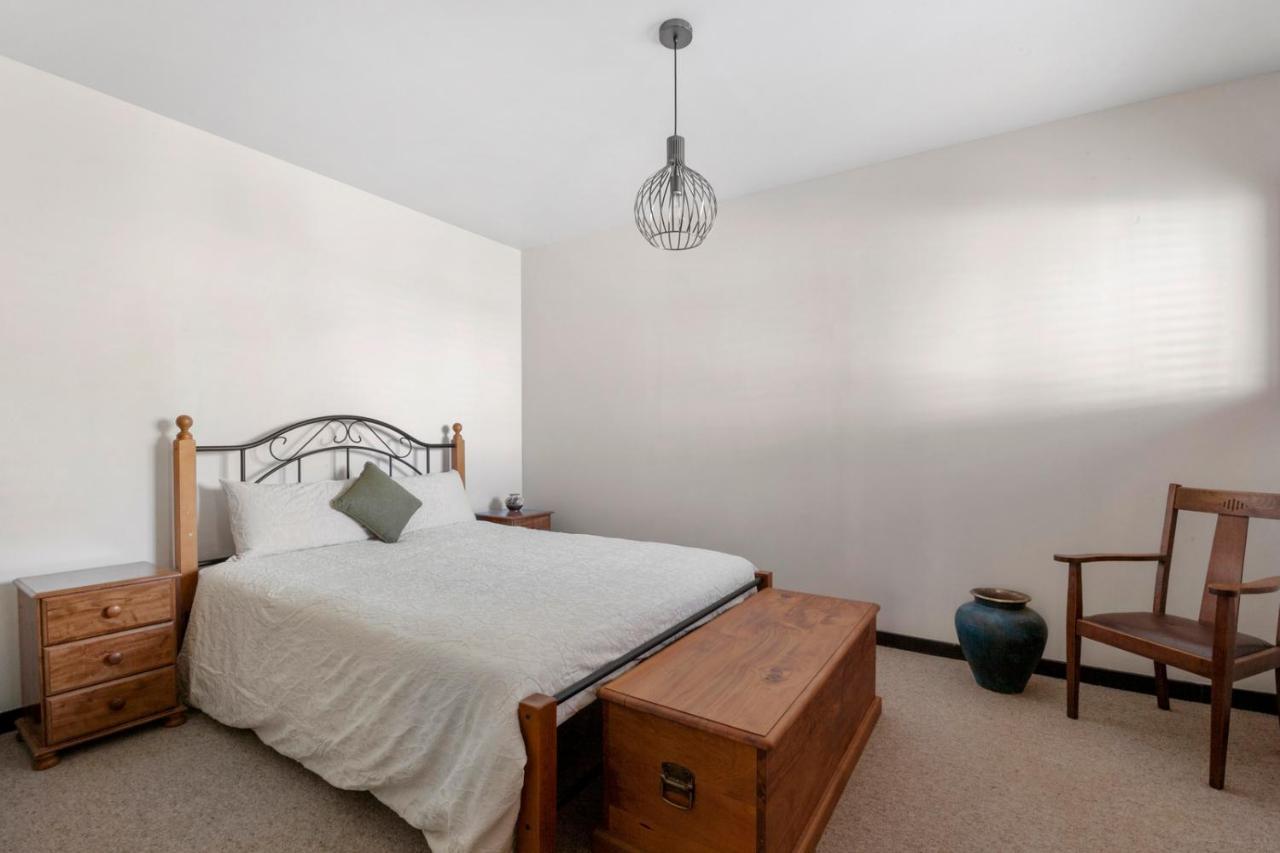 Lakefront Villa - Waitahanui Holiday Home מראה חיצוני תמונה